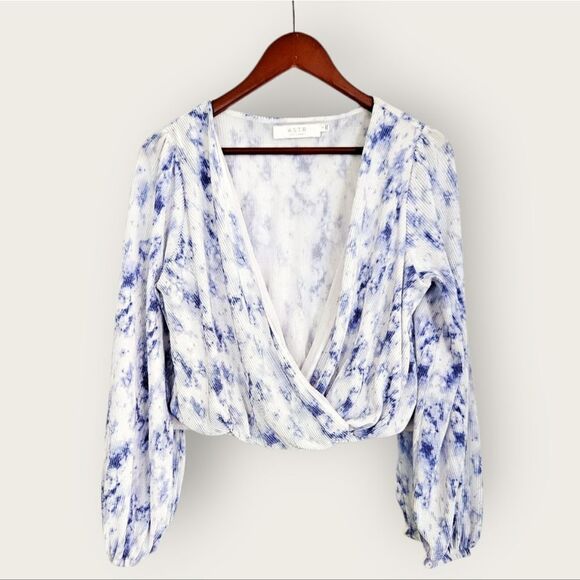 ASTR The Label Pleated Surplice Crepe Split Faux Wrap Balloon Sleeve Blouse S - Picture 5 of 9